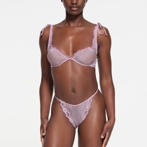 SKIMS Romance Lace Plunge Bra in Iris Mica. Size XS